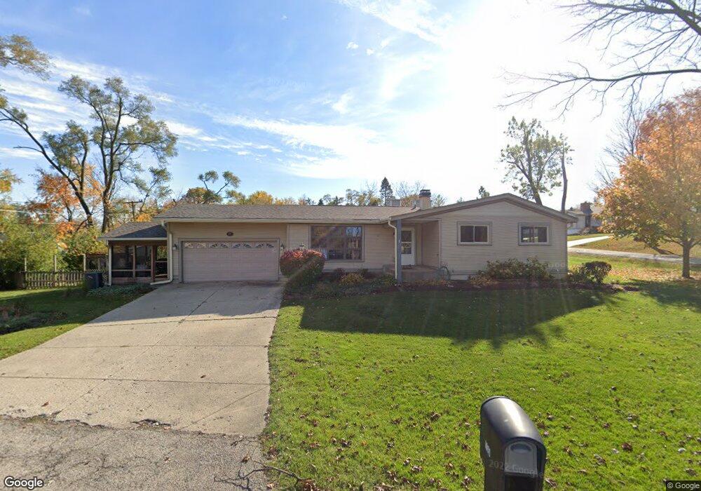 135 Hickory Rd, Lake In the Hills, IL 60156 - photo 1