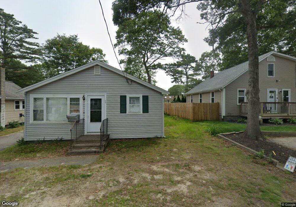 32 Algonquin St, Buzzards Bay, MA 02532 - photo 1