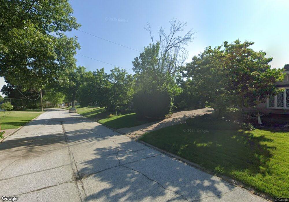 1519 Parklane Dr, Bettendorf, IA 52722 - photo 1