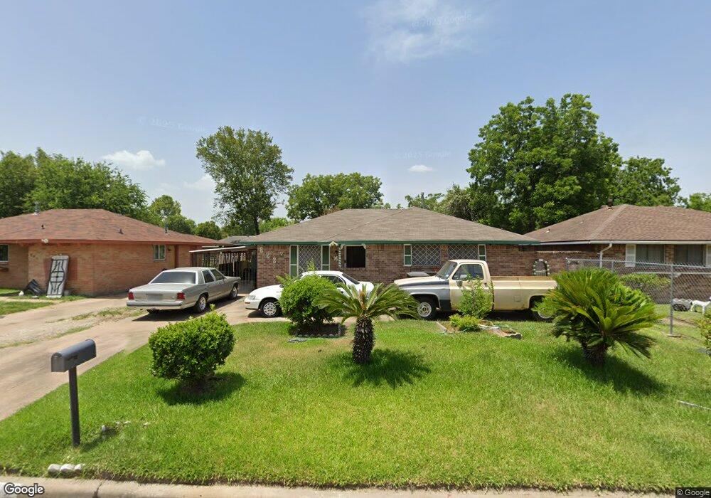 822 Grenshaw St, Houston, TX 77088 - photo 1