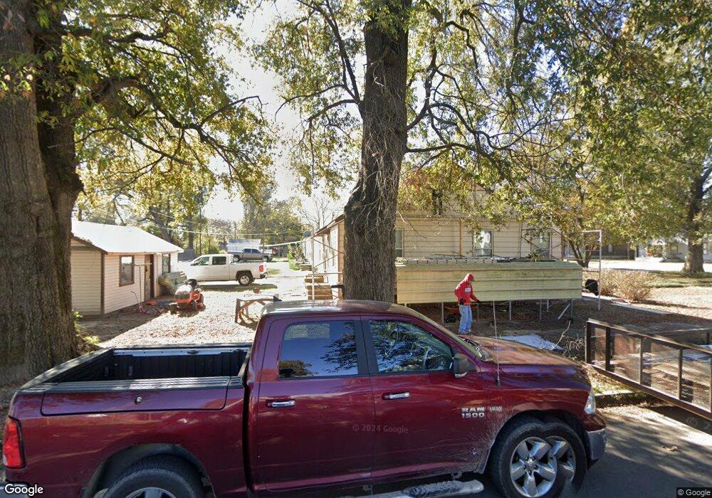 1301 S Maple St, Stuttgart, AR 72160 - photo 1