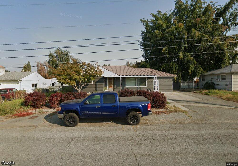 1557 1st St SE, East Wenatchee, WA 98802 - photo 1