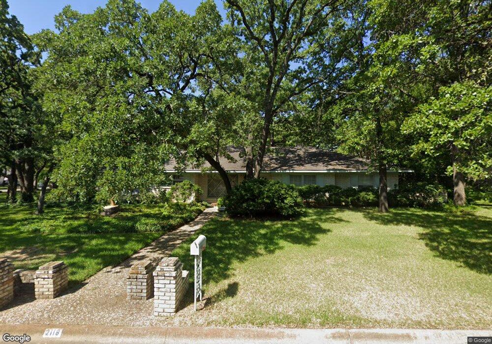2118 Stonegate Dr, Denton, TX 76205 - photo 1