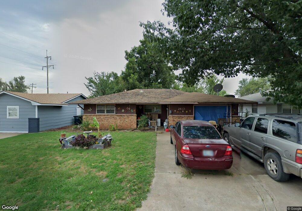 2613 E Pine Ave, Enid, OK 73701 - photo 1