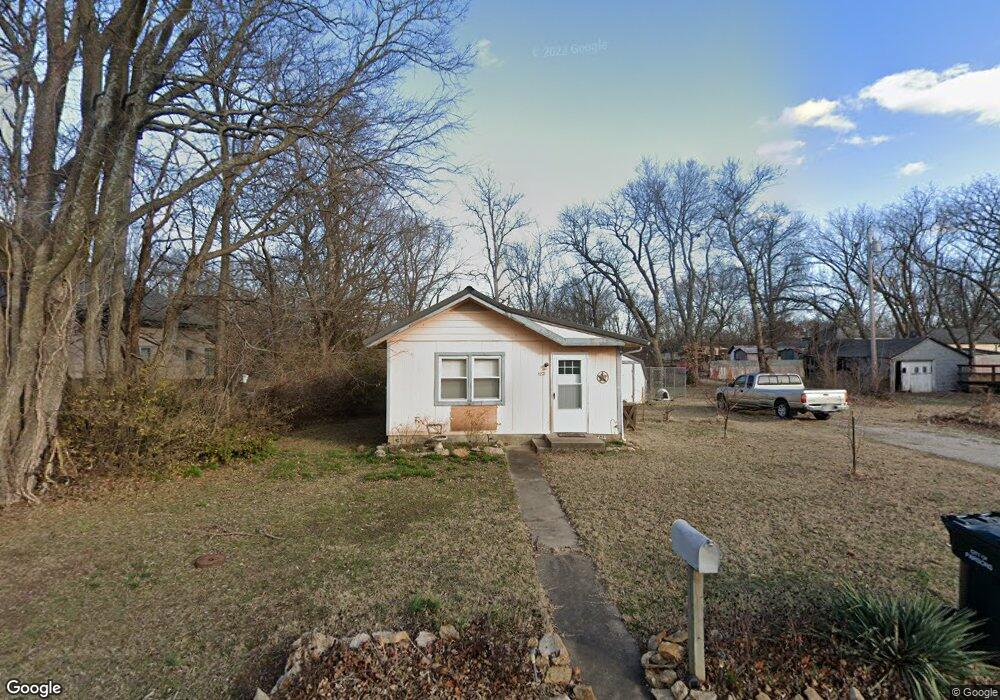1221 N 26th St, Parsons, KS 67357 - photo 1
