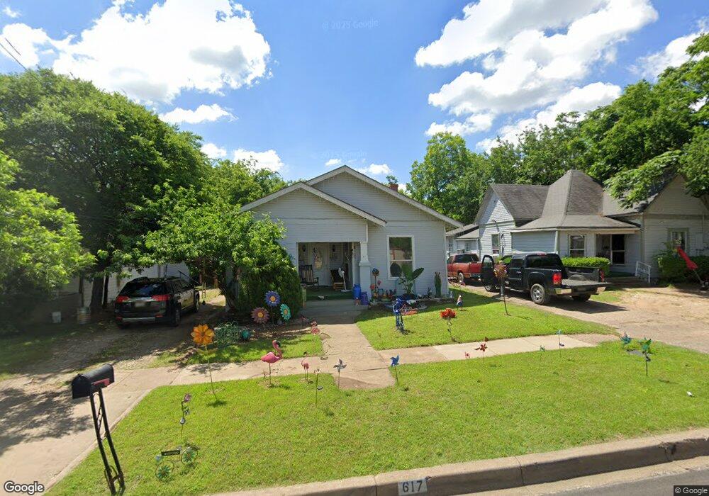 617 W Chambers St, Cleburne, TX 76033 - photo 1