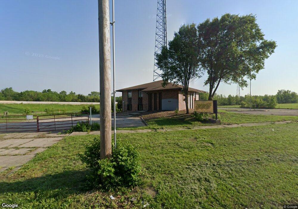 1237 SE 37th St, Topeka, KS 66605 - photo 1