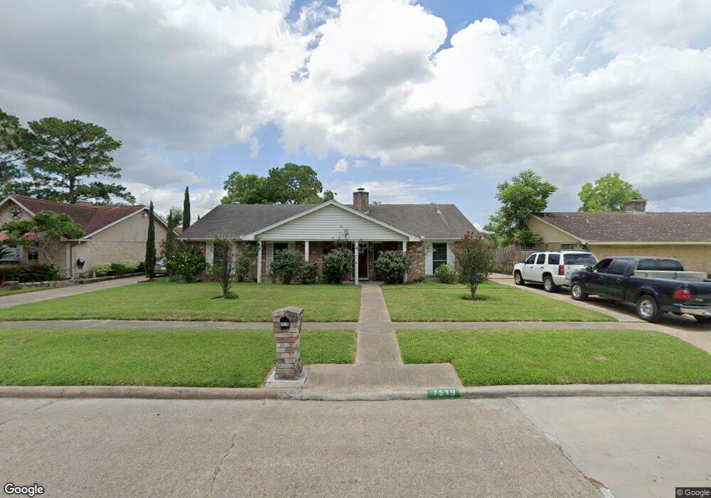 7519 Maple Tree Dr, Houston, TX 77088 - photo 1