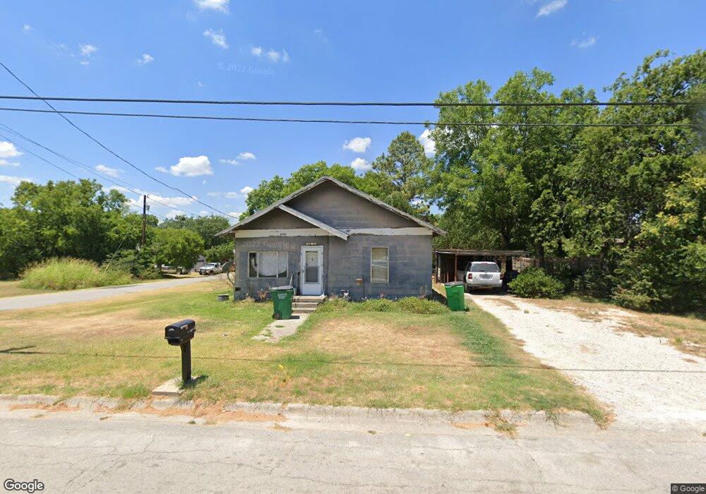 1001 Throckmorton St, Gainesville, TX 76240 - photo 1