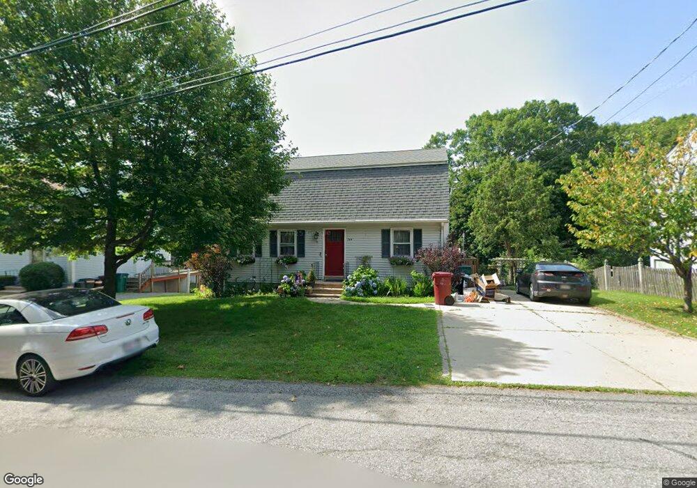 744 E Merrimack St, Lowell, MA 01852 - photo 1