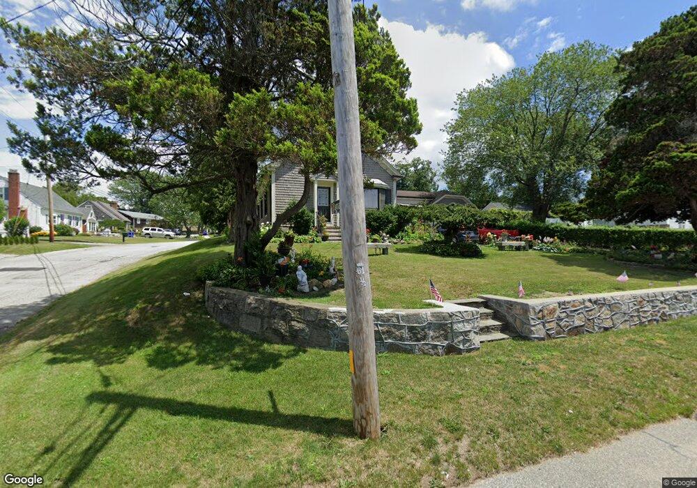 564 Metacom Ave, Bristol, RI 02809 - photo 1