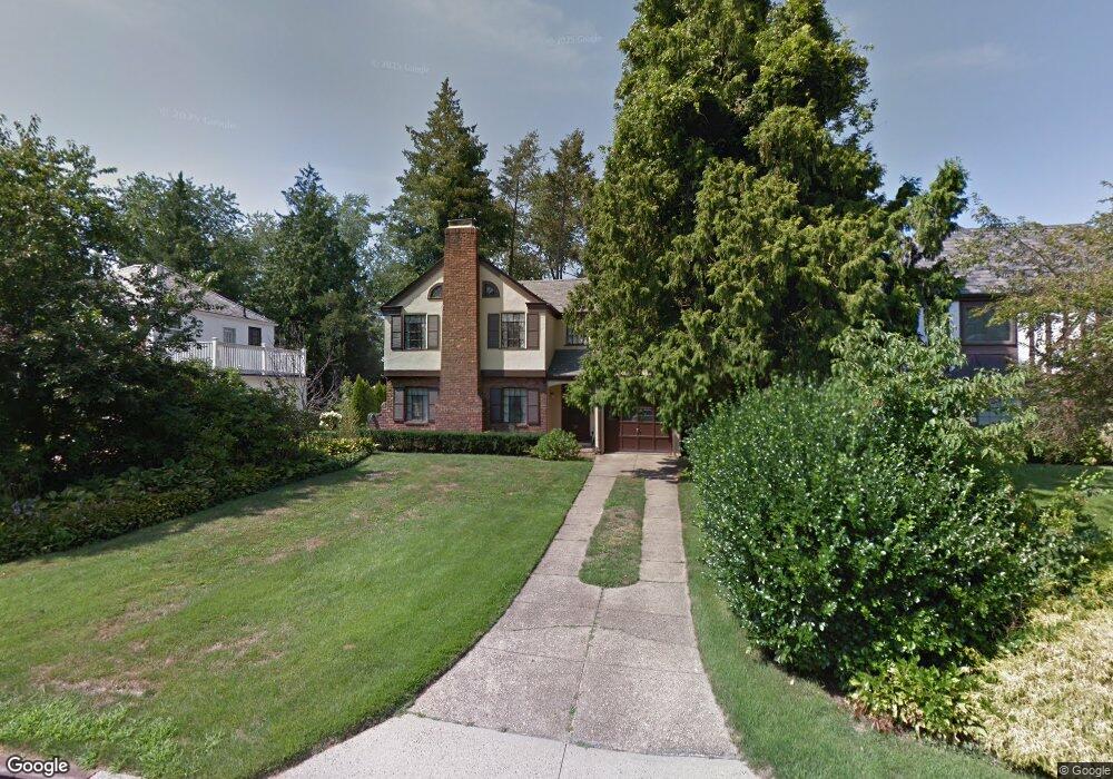 23 Stonehenge Rd, Manhasset, NY 11030 - photo 1