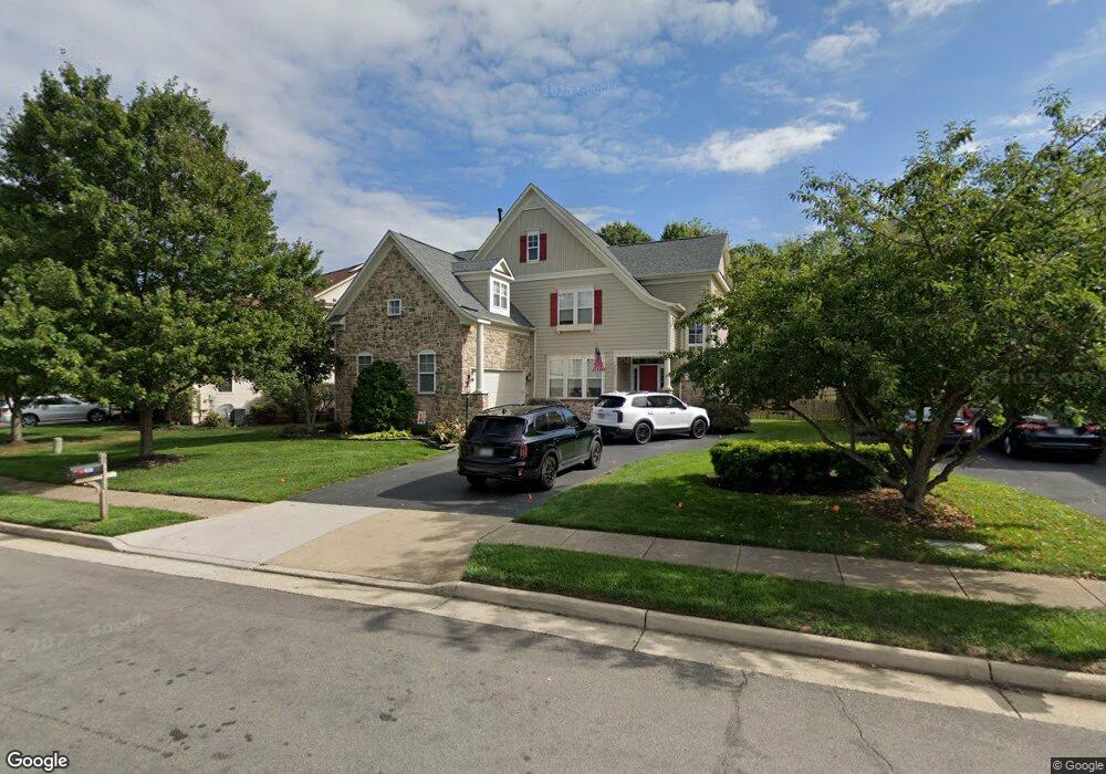 9233 Falling Water Dr, Bristow, VA 20136 - photo 1