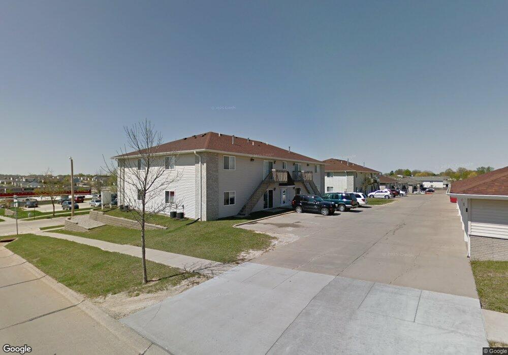 3615 Queen Dr SW unit 2, Cedar Rapids, IA 52404 - photo 1