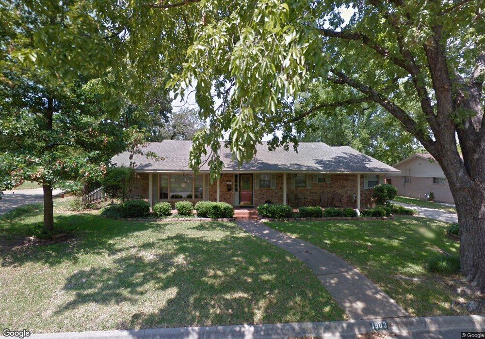 1903 Bridle Ln, Gainesville, TX 76240 - photo 1