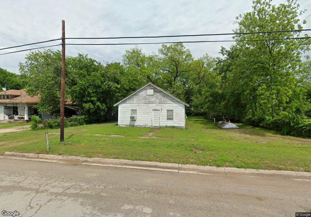 1516 N Weaver St, Gainesville, TX 76240 - photo 1