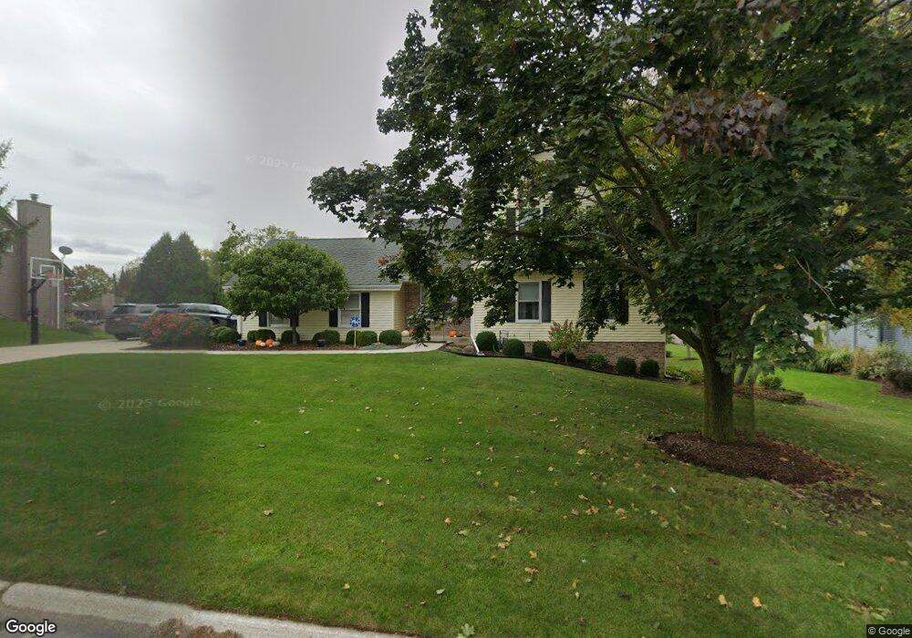 W160N10613 Fieldstone Pass, Germantown, WI 53022 - photo 1