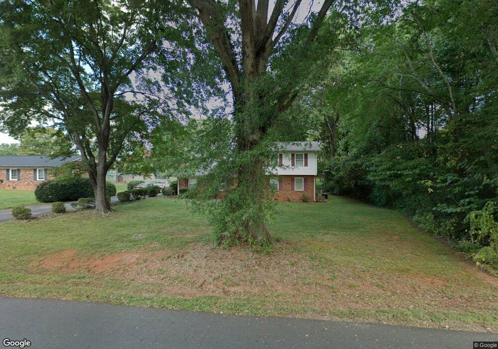 139 E Meadowview Dr, Statesville, NC 28625 - photo 1