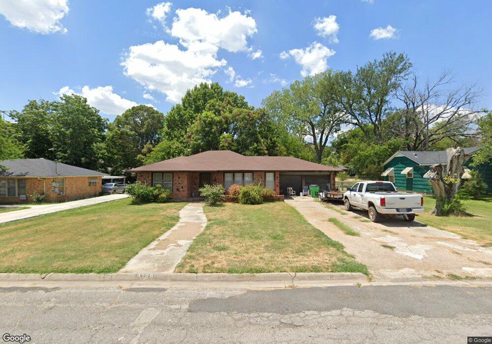 1209 N Howeth St, Gainesville, TX 76240 - photo 1