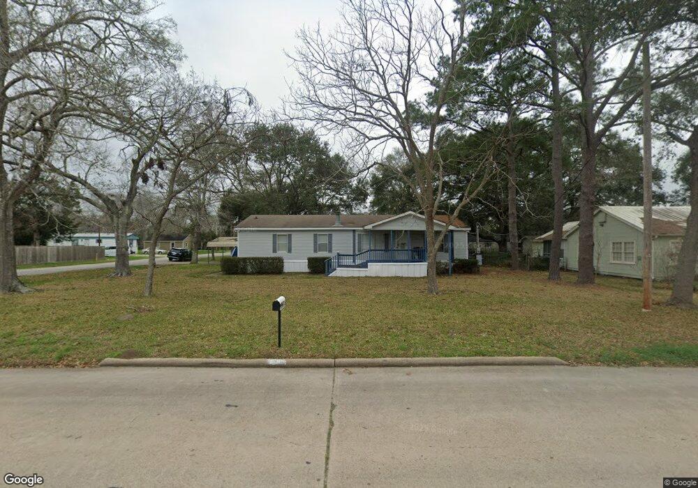 1518 W Adoue St, Alvin, TX 77511 - photo 1