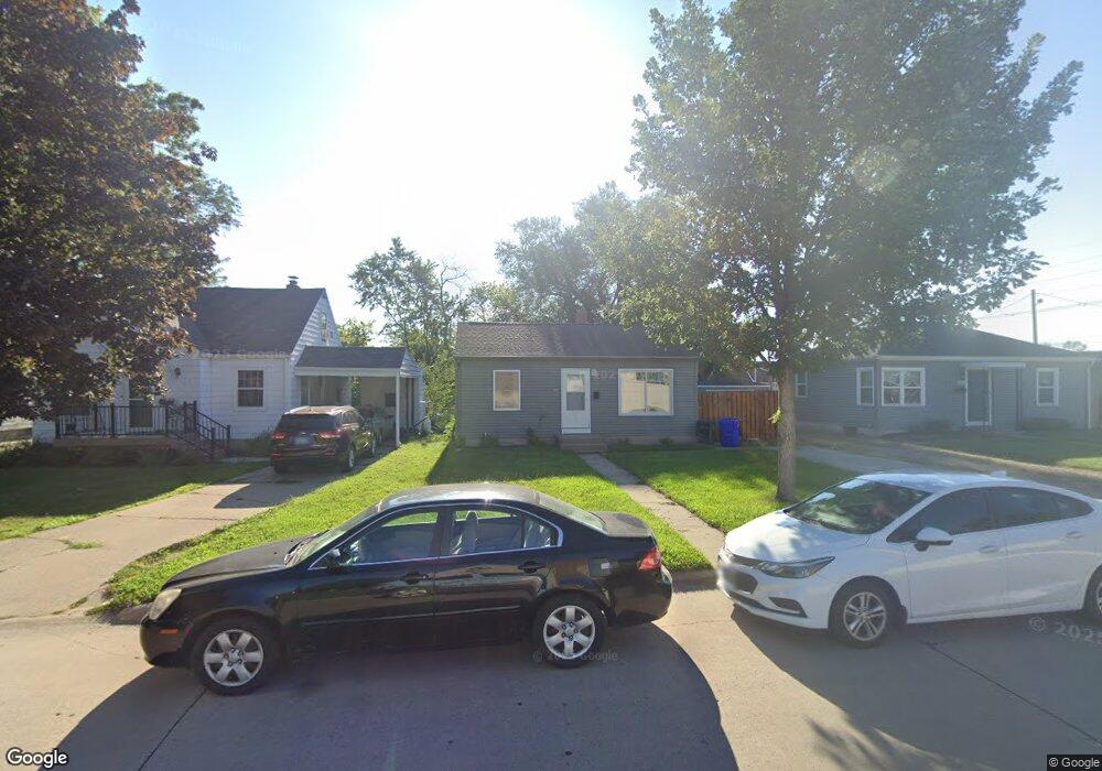 800 Knoll St SE, Cedar Rapids, IA 52403 - photo 1