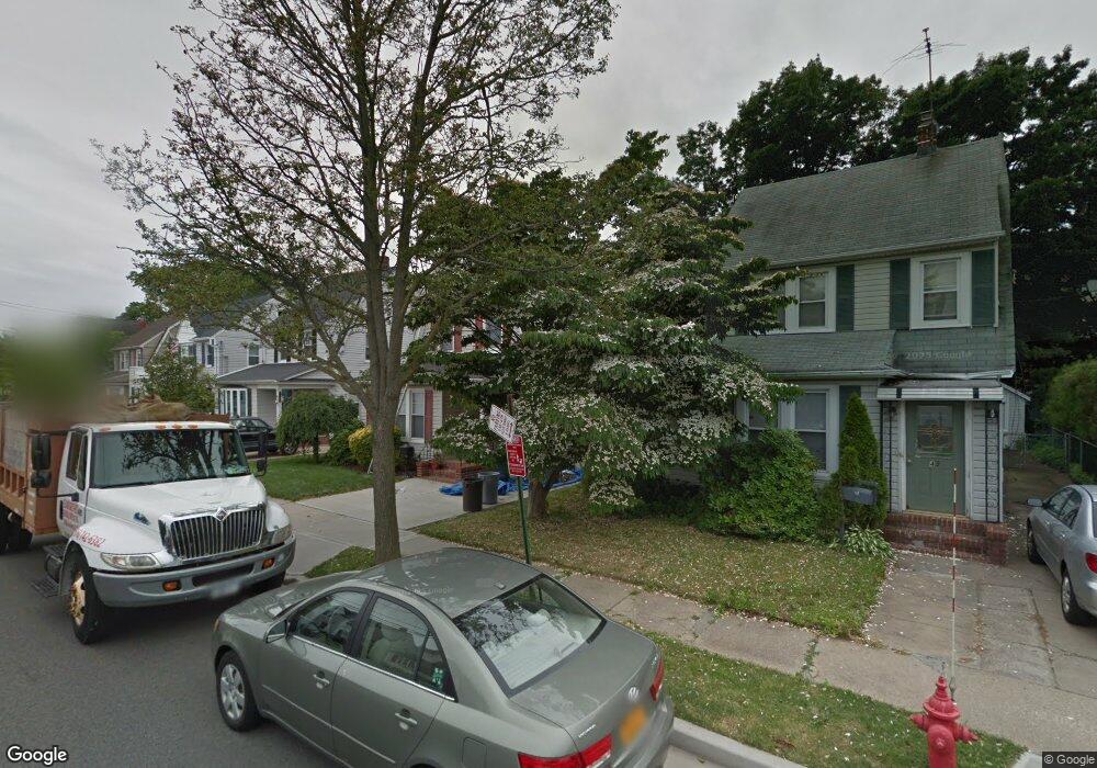 39 Geranium Ave, Mineola, NY 11501 - photo 1