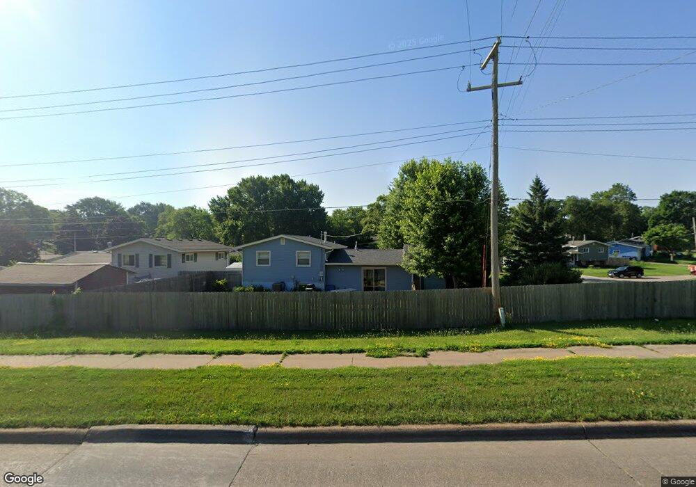 1208 Meadow Lane Dr, Bettendorf, IA 52722 - photo 1