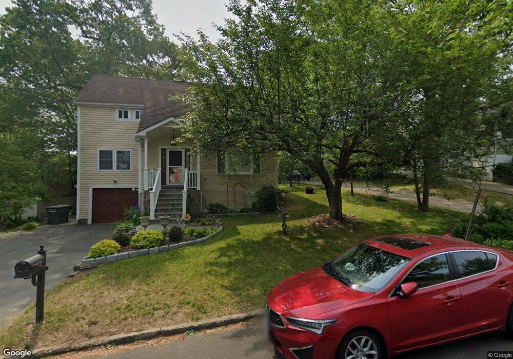 25 Red Oak Rd, Bridgeport, CT 06606 - photo 1