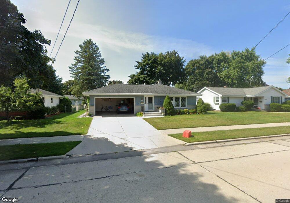 2127 Richmond Ave, Manitowoc, WI 54220 - photo 1