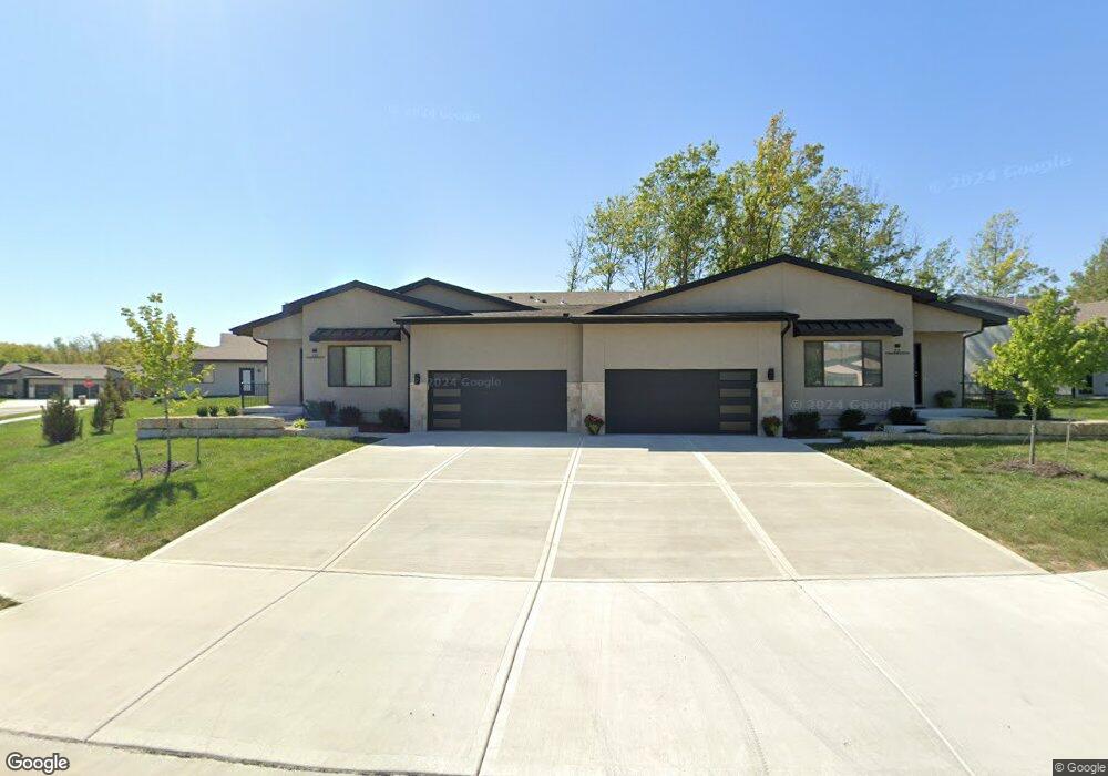 221 E Maplewood Ln, Raymore, MO 64083 - photo 1