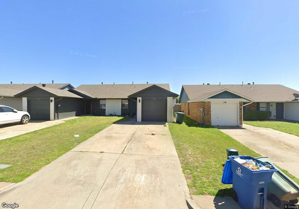 716 Swan Lake Rd, Edmond, OK 73003 - photo 1