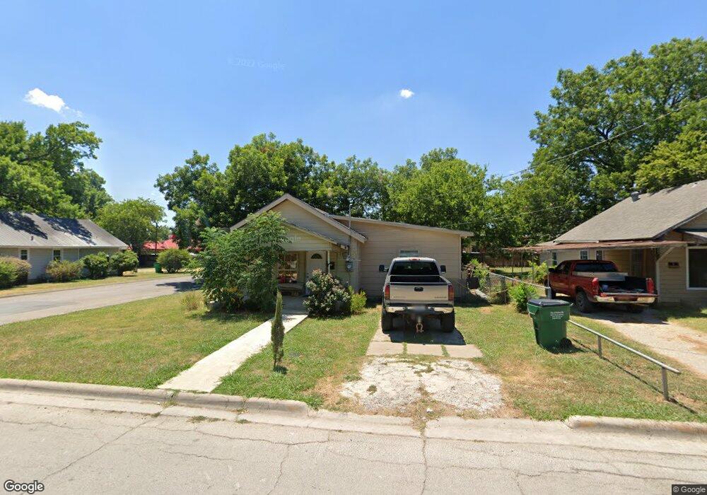 801 N Clements St, Gainesville, TX 76240 - photo 1