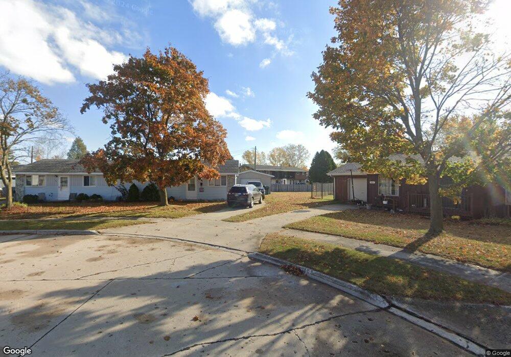 907-909 Parkway Ct unit 907-909, Two Rivers, WI 54241 - photo 1