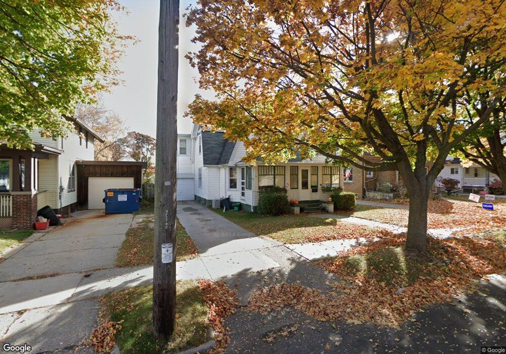 921 N 10th St, Manitowoc, WI 54220 - photo 1