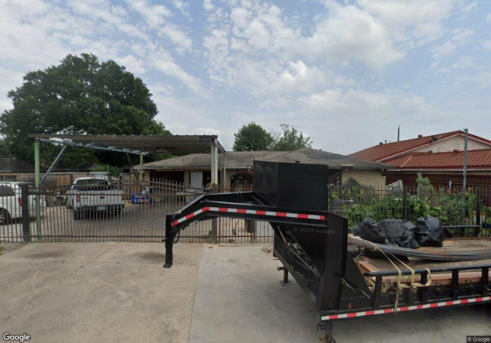 8718 Rutherford Ln, Houston, TX 77088 - photo 1