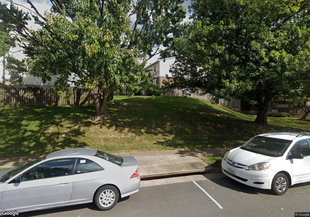 3022 White Birch Ct, Fairfax, VA 22031 - photo 1