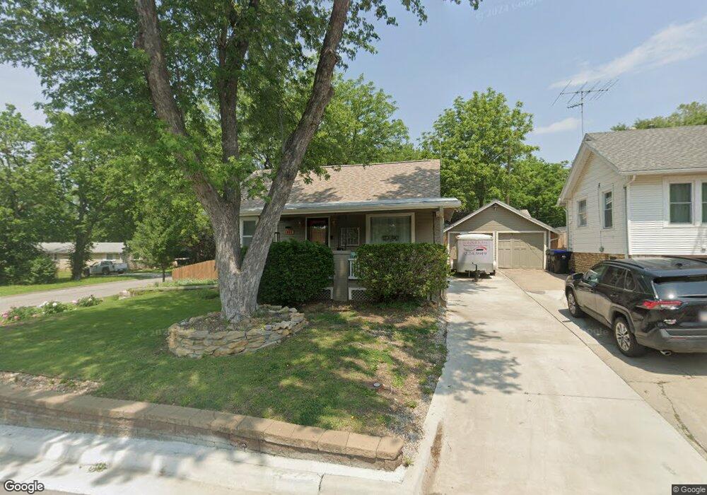 1022 SW 27th St, Topeka, KS 66611 - photo 1