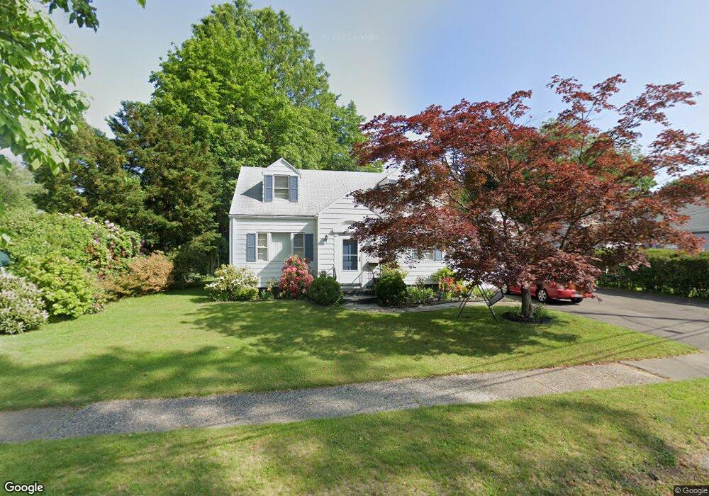 245 Nutmeg Rd, Bridgeport, CT 06610 - photo 1