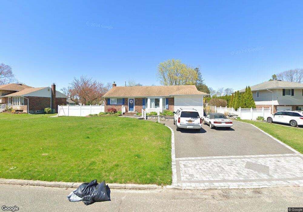 23 Whitebirch Ln, ComMacK, NY 11725 - photo 1