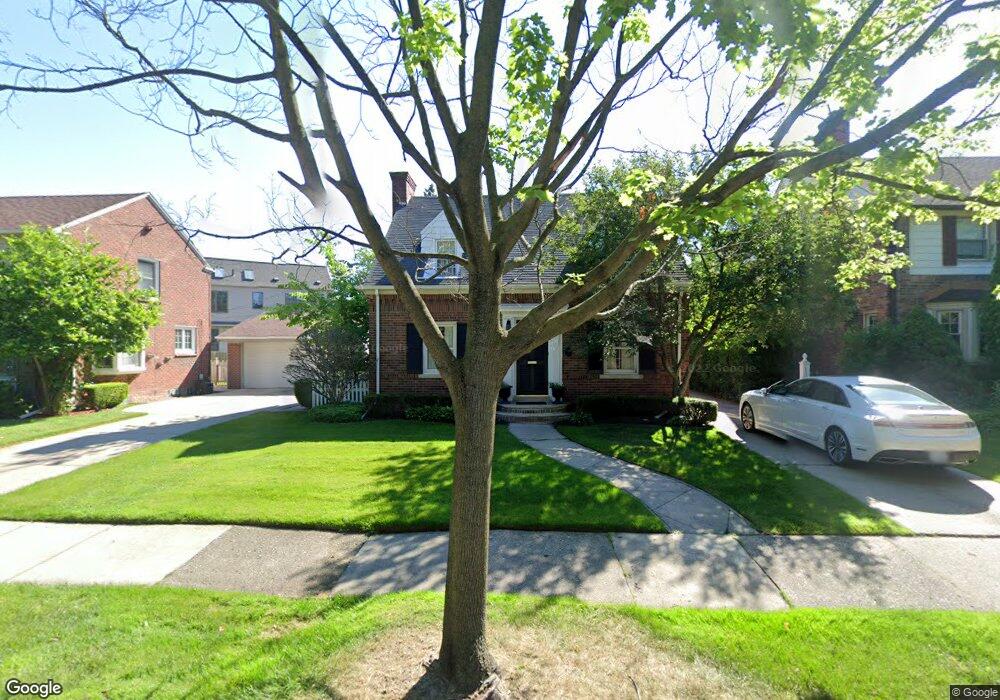 416 Moran Rd, Grosse Pointe Farms, MI 48236 - photo 1