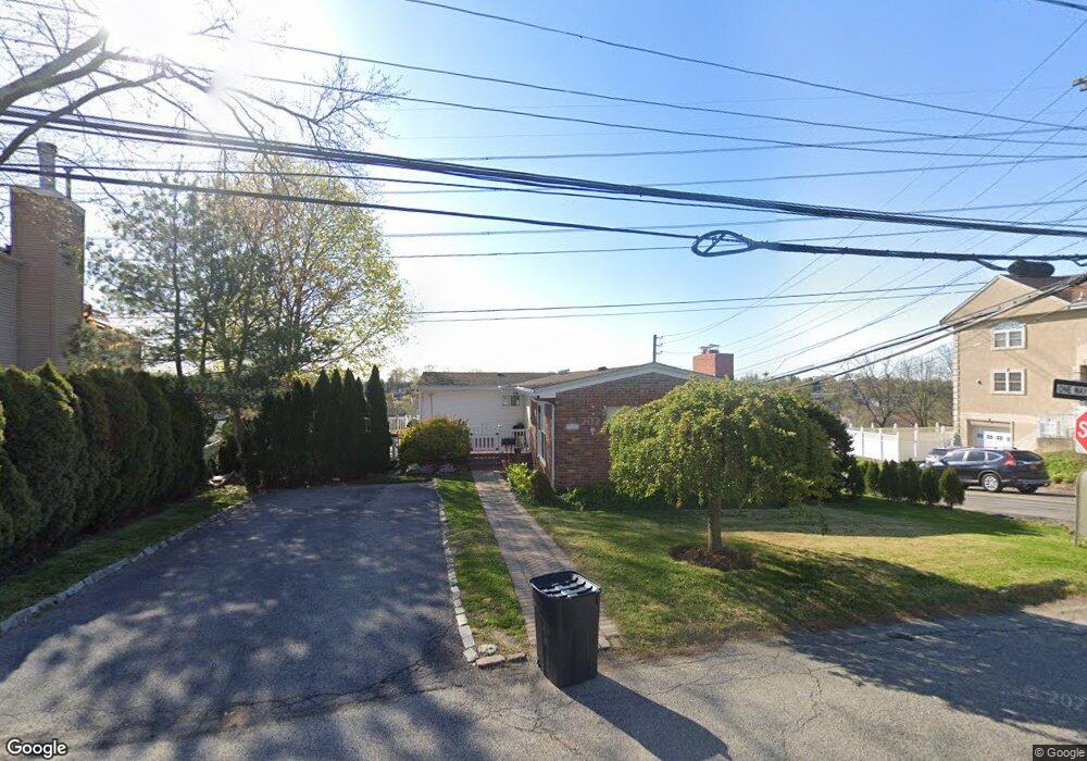 115 Roundhill Dr, Yonkers, NY 10710 - photo 1