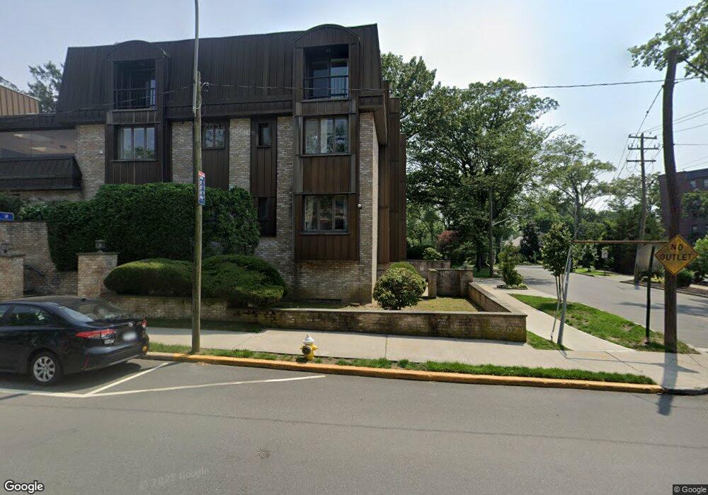 130 S Middle Neck Rd unit C1, Great Neck, NY 11021 - photo 1