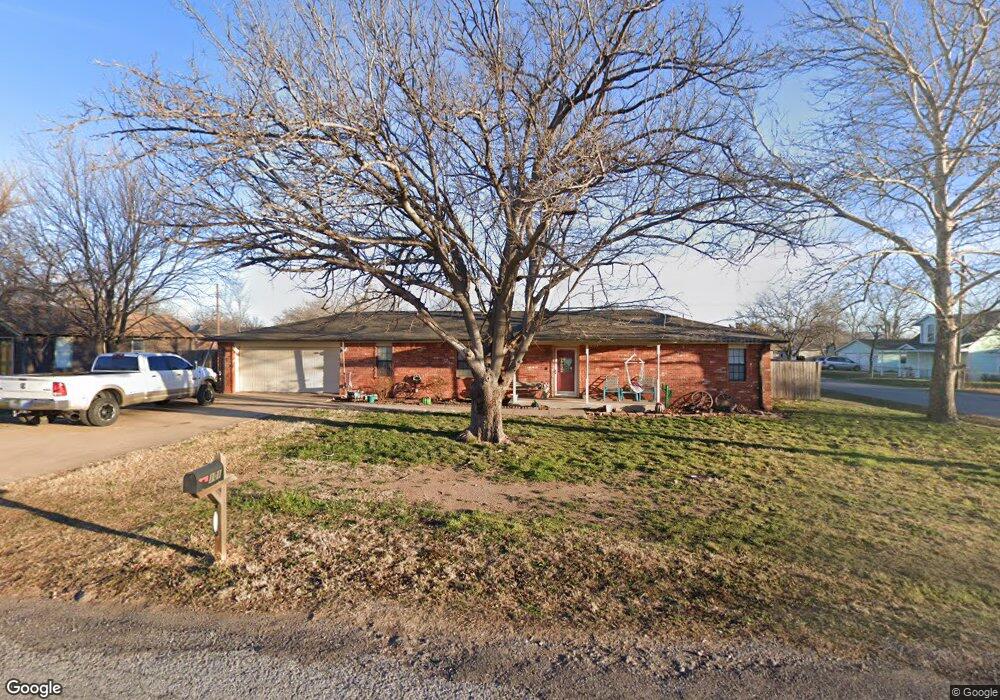 101 W E Ave, Cache, OK 73527 - photo 1