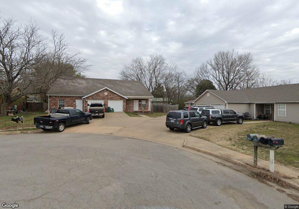 1672 -1674 E Evalyn Cir, Fayetteville, AR 72701 - photo 1