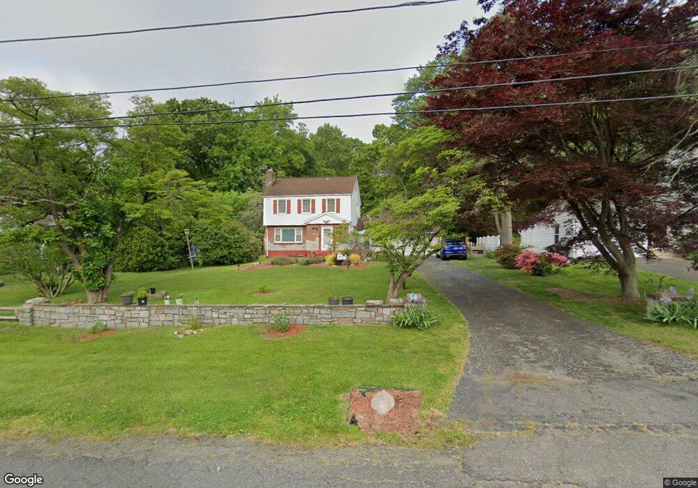 52 Round Hill Rd, Trumbull, CT 06611 - photo 1