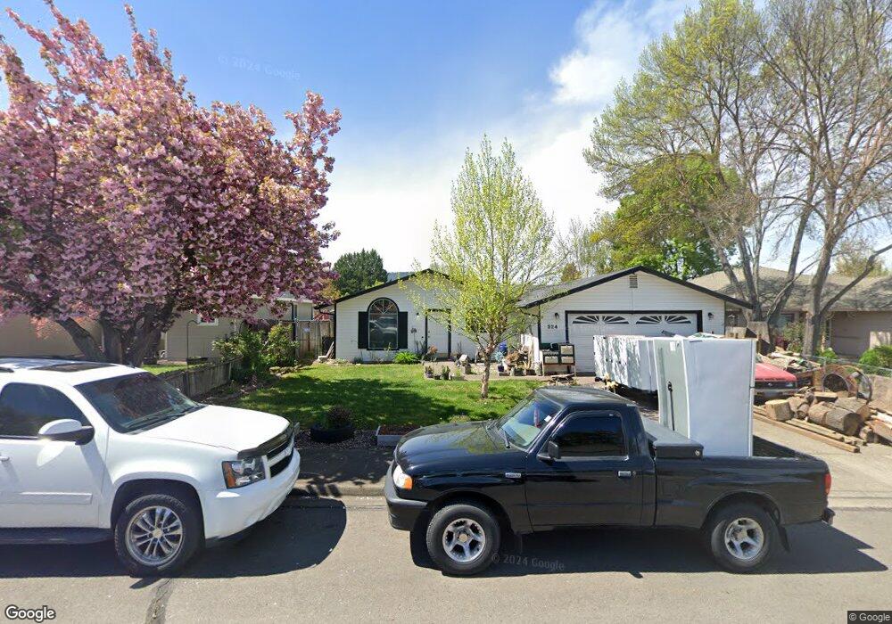 324 Snowy Butte Ln, Central Point, OR 97502 - photo 1