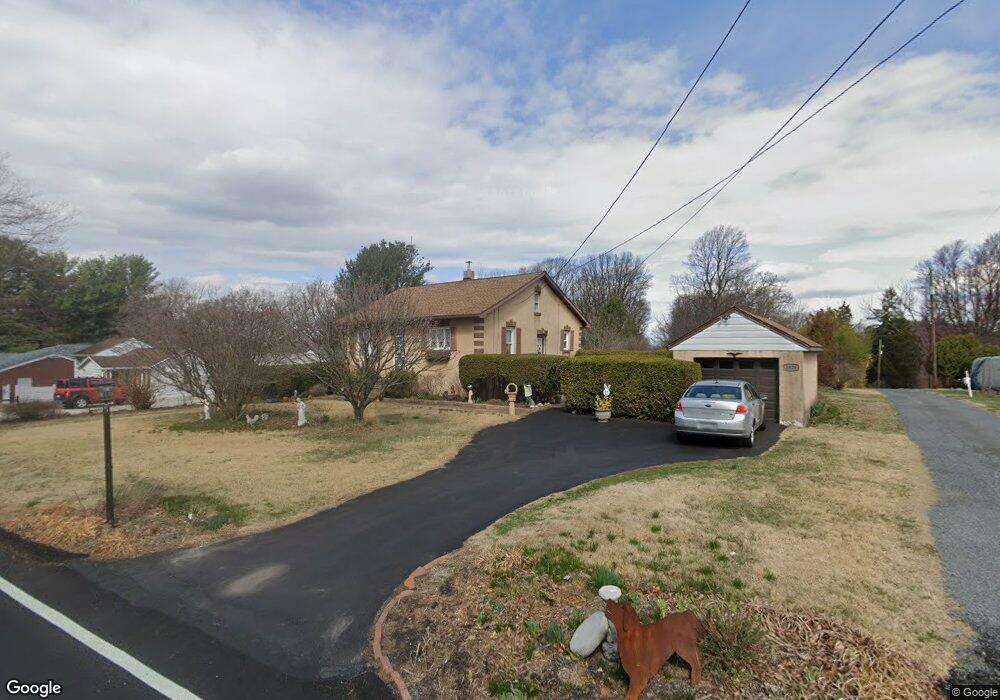 1825 Cedar Top Rd, Reading, PA 19607 - photo 1