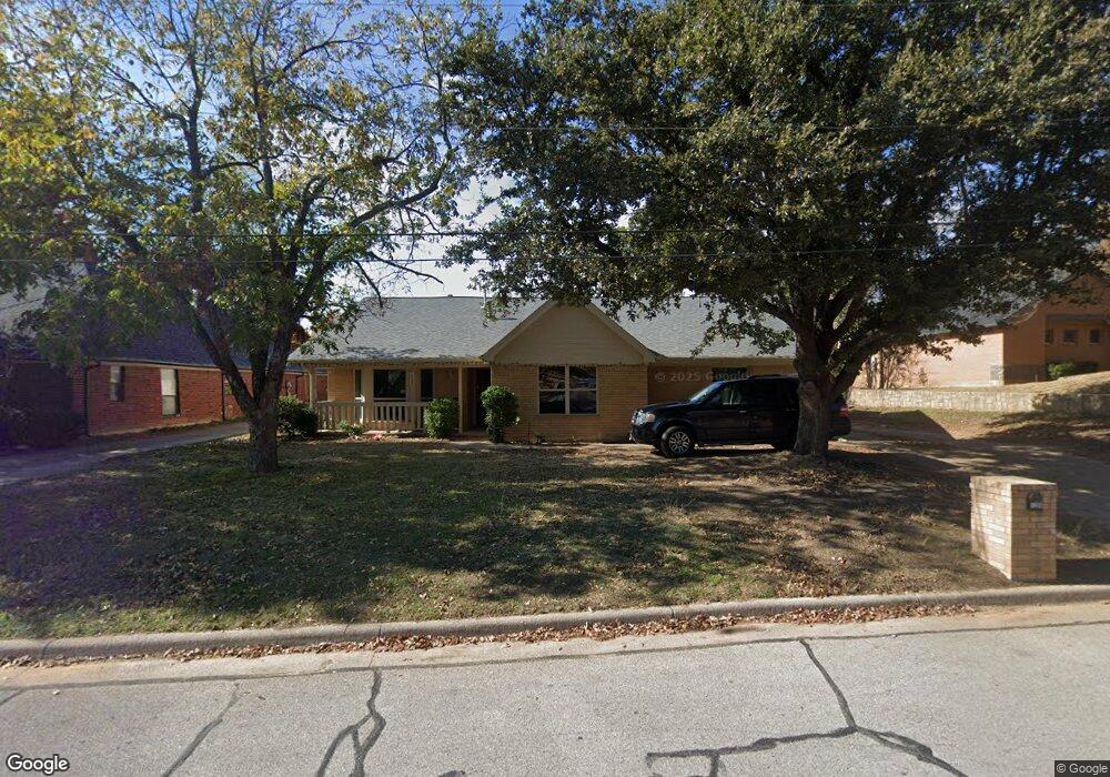 1209 Circle Ln, Bedford, TX 76022 - photo 1