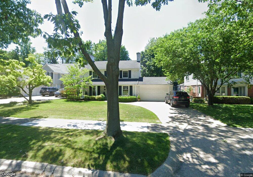 401 Lincoln Rd, Grosse Pointe, MI 48230 - photo 1