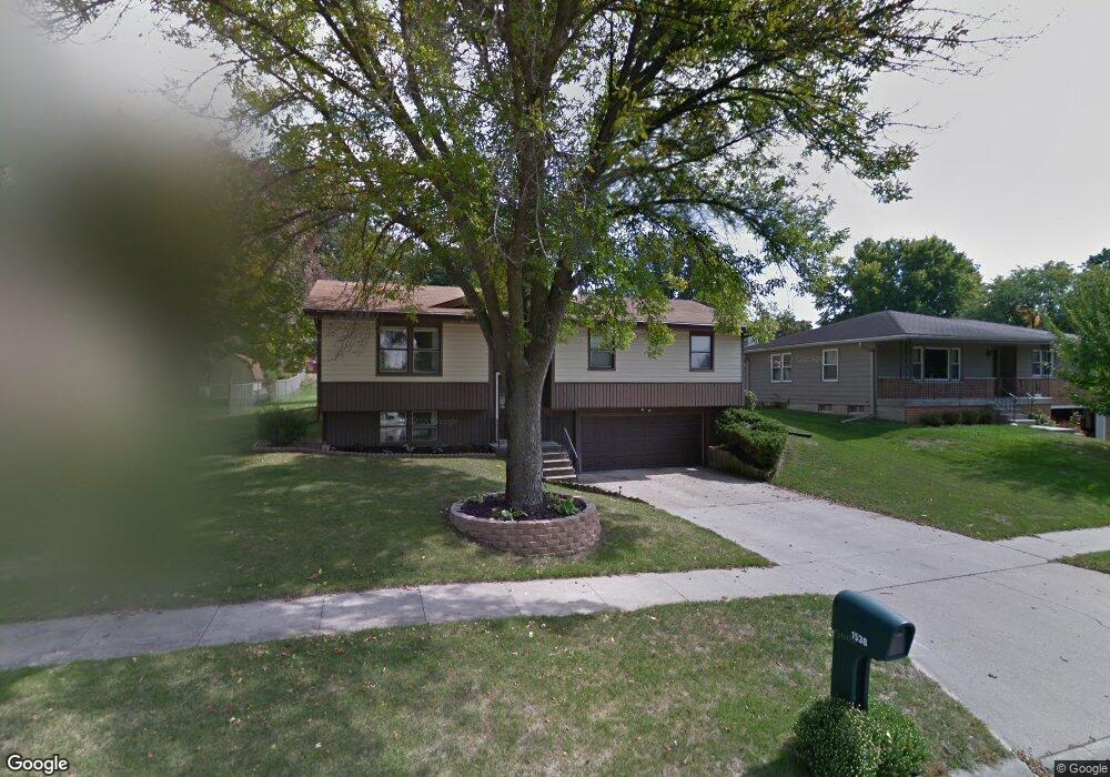 1538 W 14th St S, Newton, IA 50208 - photo 1